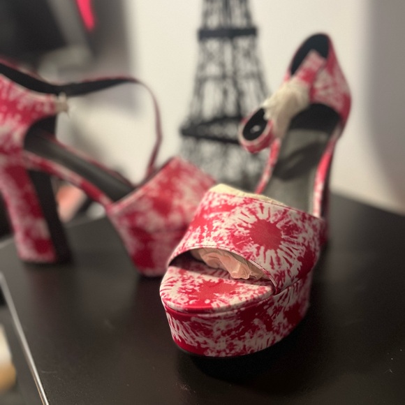 Platform style open toed heels - Picture 2 of 4